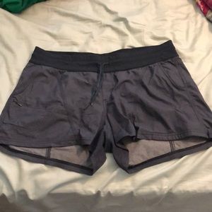 NAVY ATHLETIC SHORTS